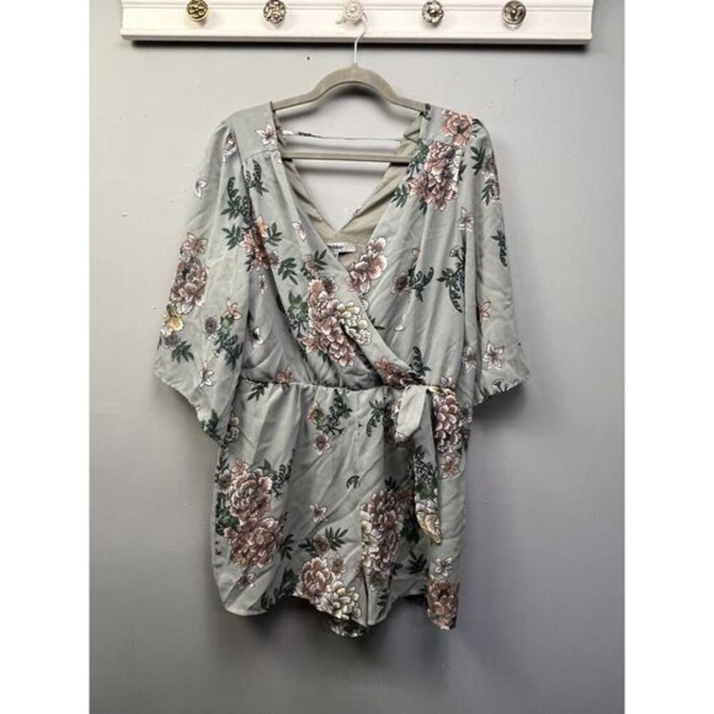 Bailey Blue shorts romper/jumpsuit women's‎ size Large Gray Floral V Neck